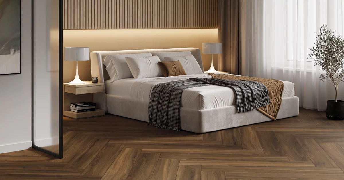 Kúpeľňa s veľkoformátovým dreveným dekórom Prettywood v teplom tóne (4)