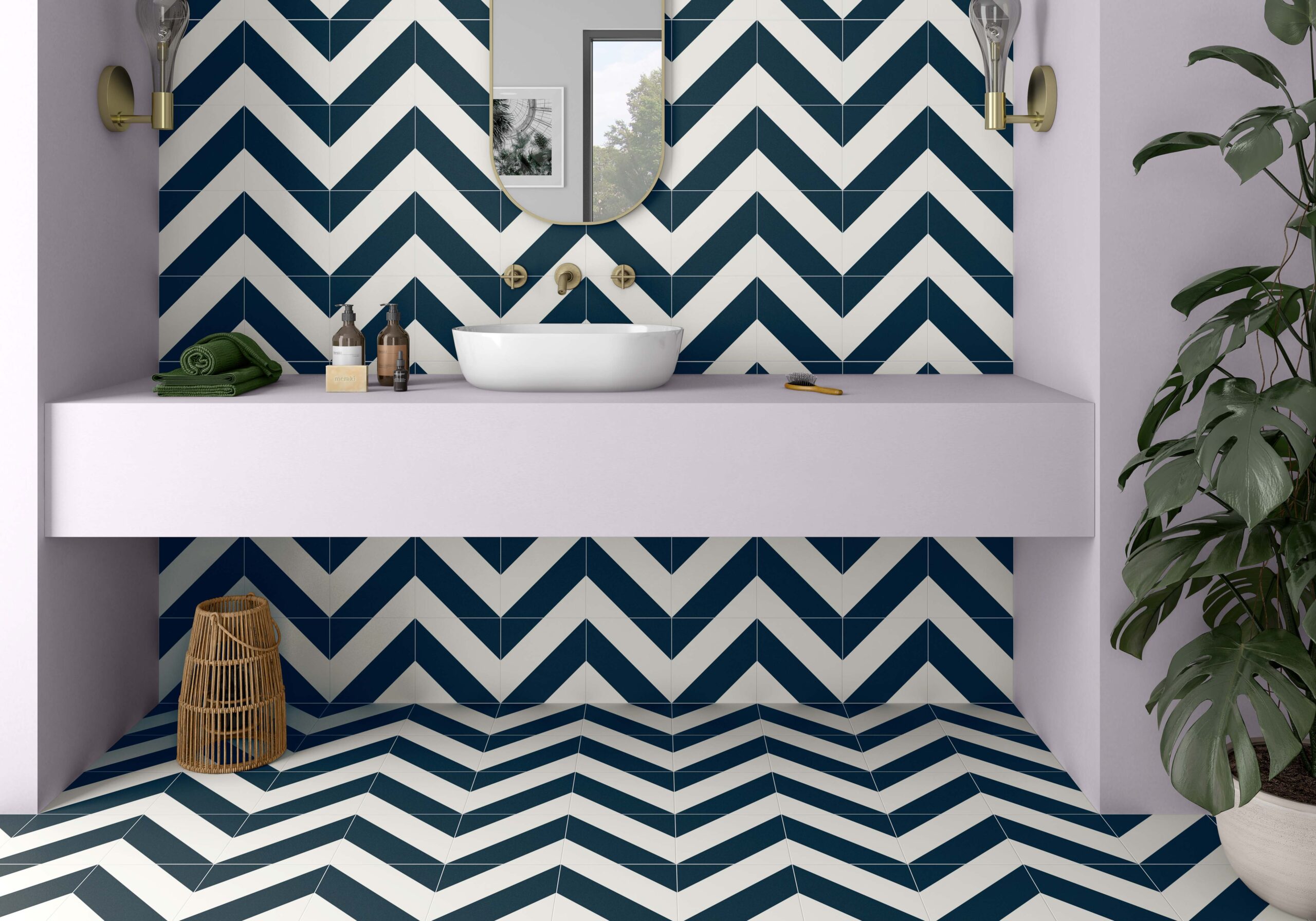 Kúpeľňa s pruhovaným obkladom Ecoceramic Zebra v kontrastných farbách