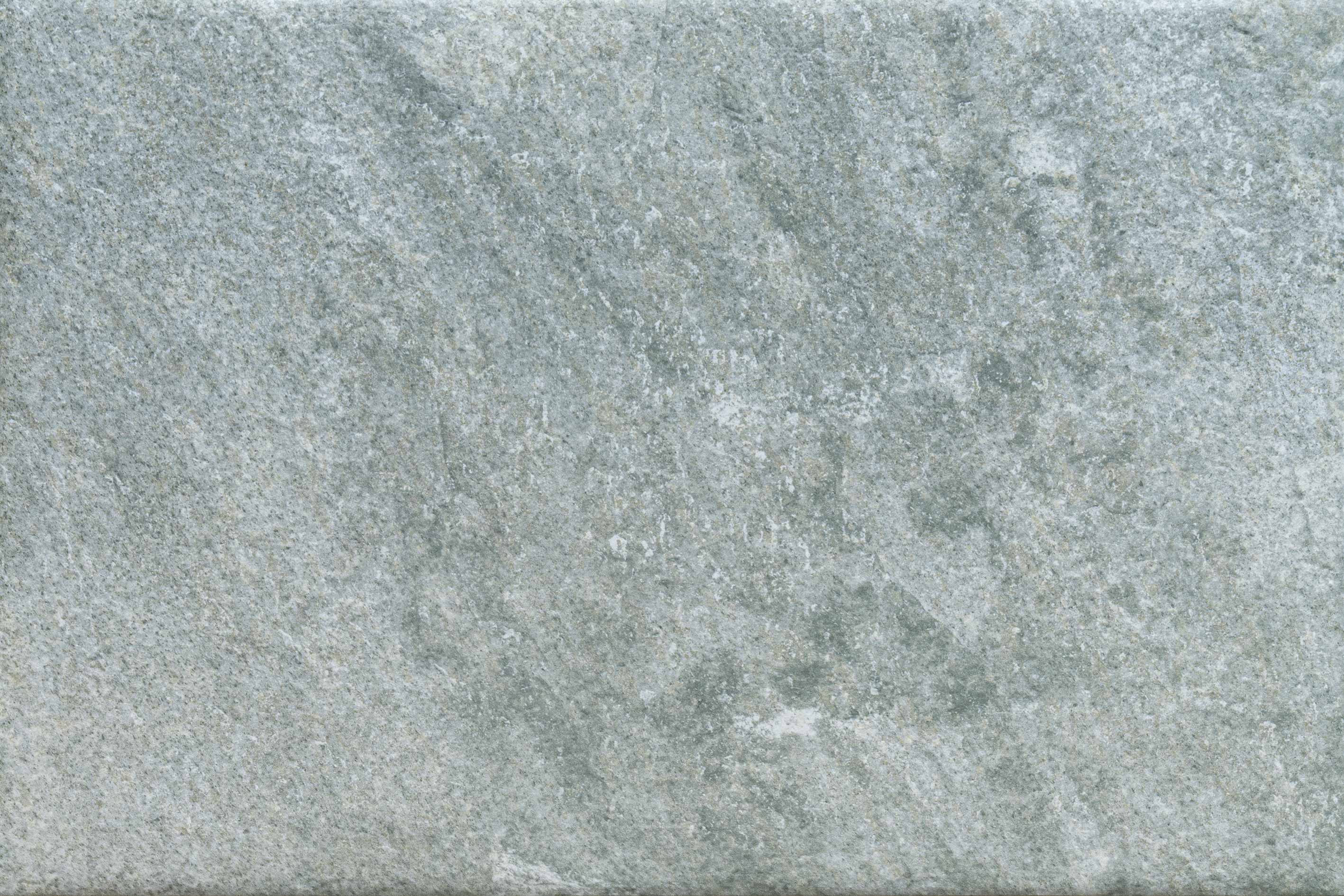 Minimalistická kúpeľňa s dlažbou Salor v odtieňoch Blanco a Grafito (5)