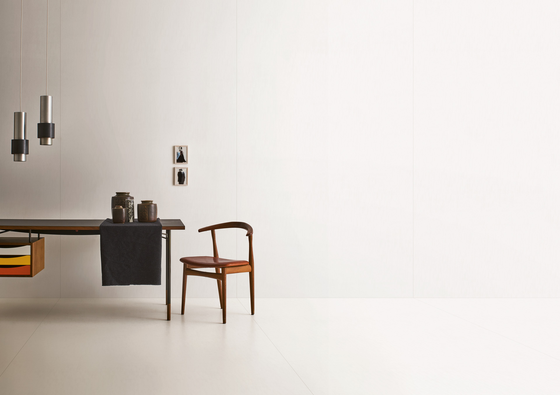 Moderná kúpeľňa s veľkoformátovými bielymi doskami Marazzi Grande Solid Color